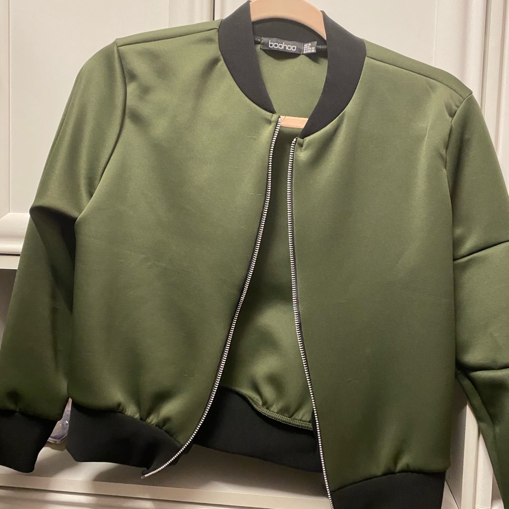 green and black simple zip up